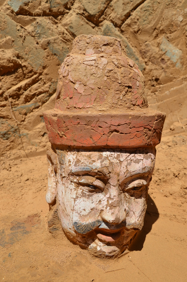 显应宫内泥塑造像.JPG