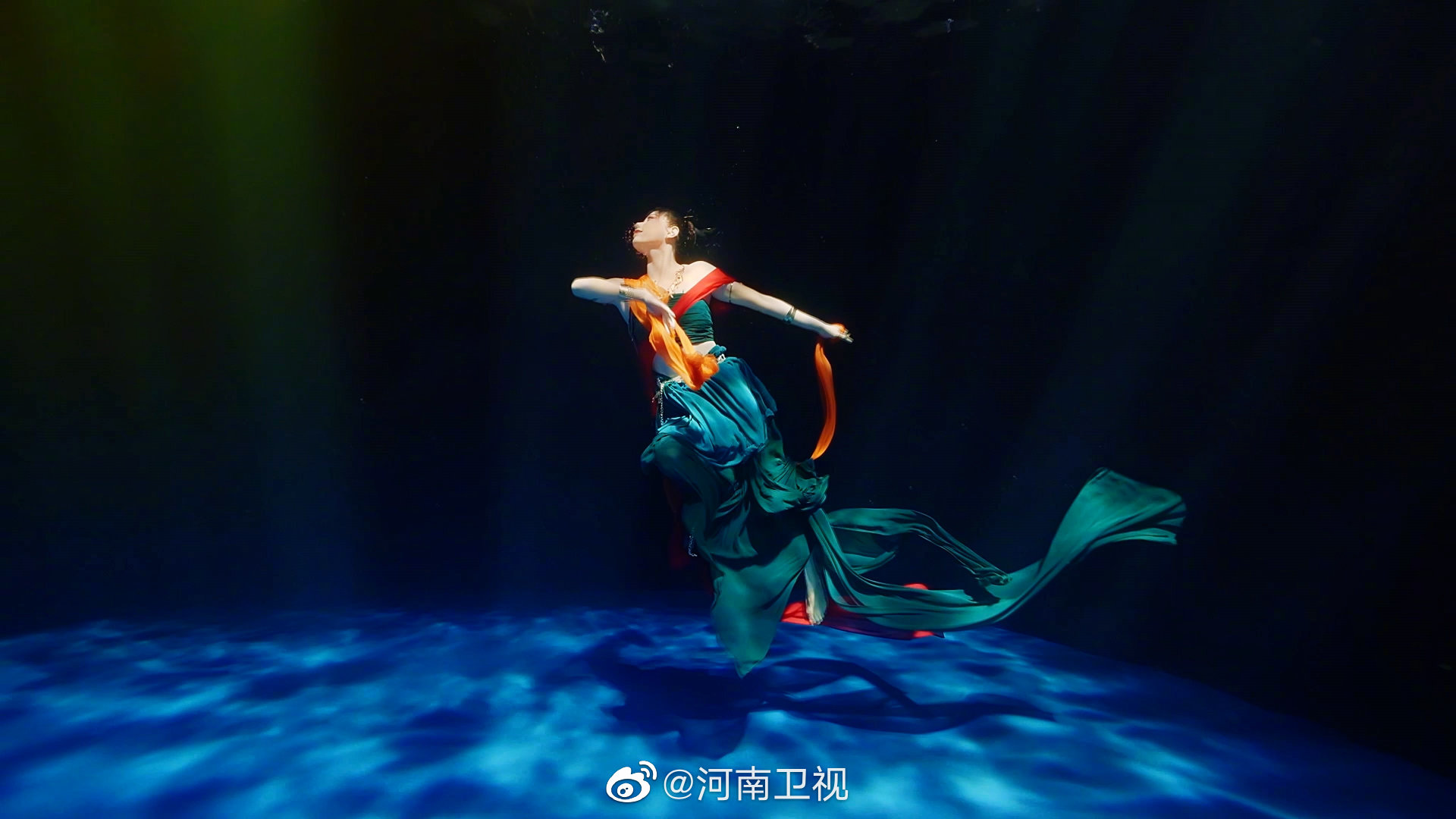 河南卫视水下中国风舞蹈《洛神水赋》 - 案例 - ONSITECLUB - 体验营销案例集锦