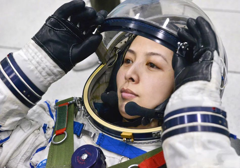 女宇航员施天诺图片
