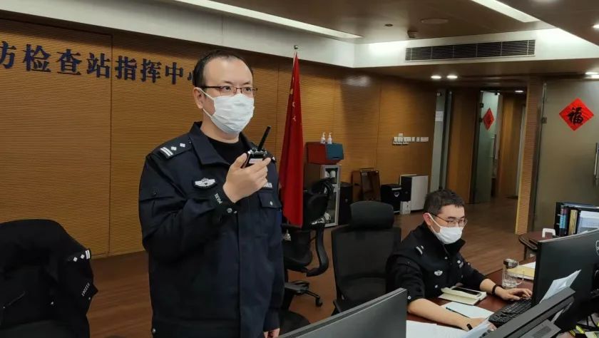 上海健康医学院学生收看讲座2.jpg