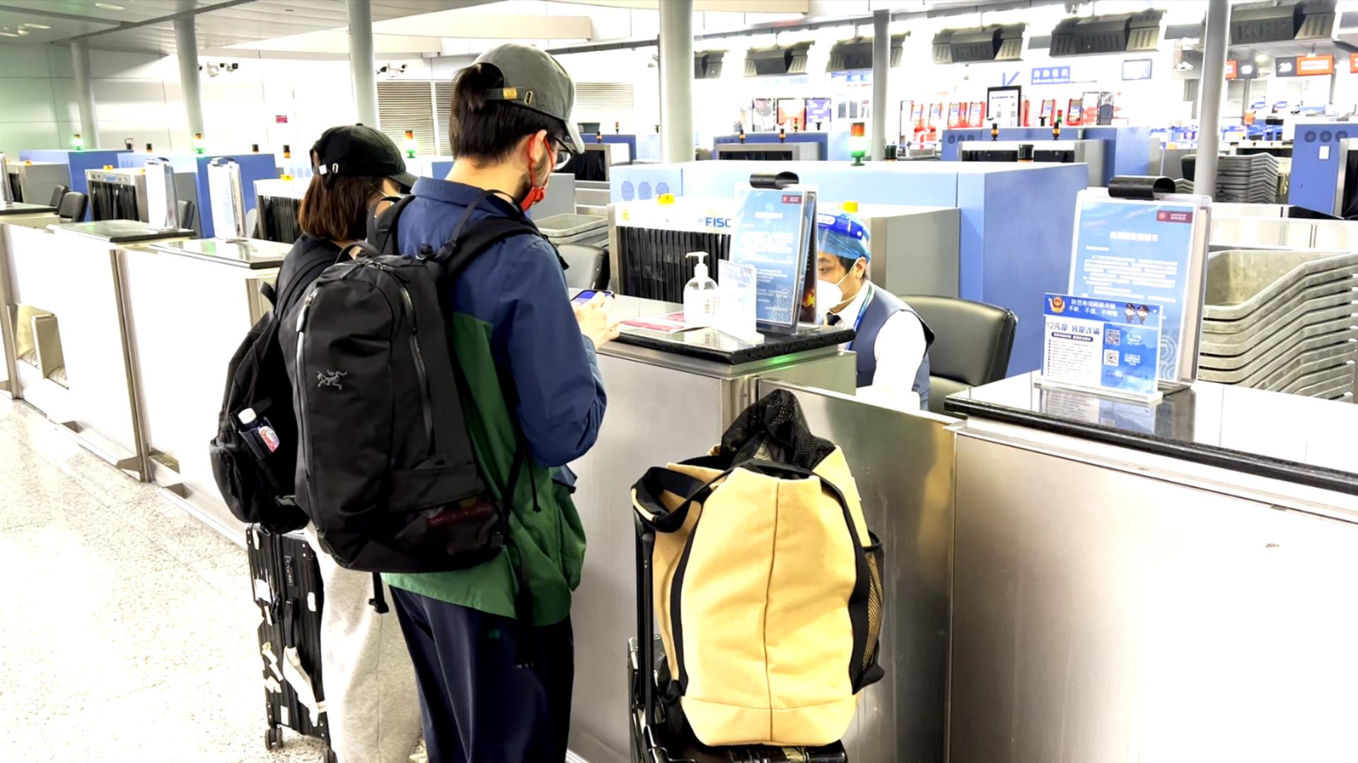 剛剛吉祥航空ho1145從浦東機場起飛今起少量上海始發航班開始恢復