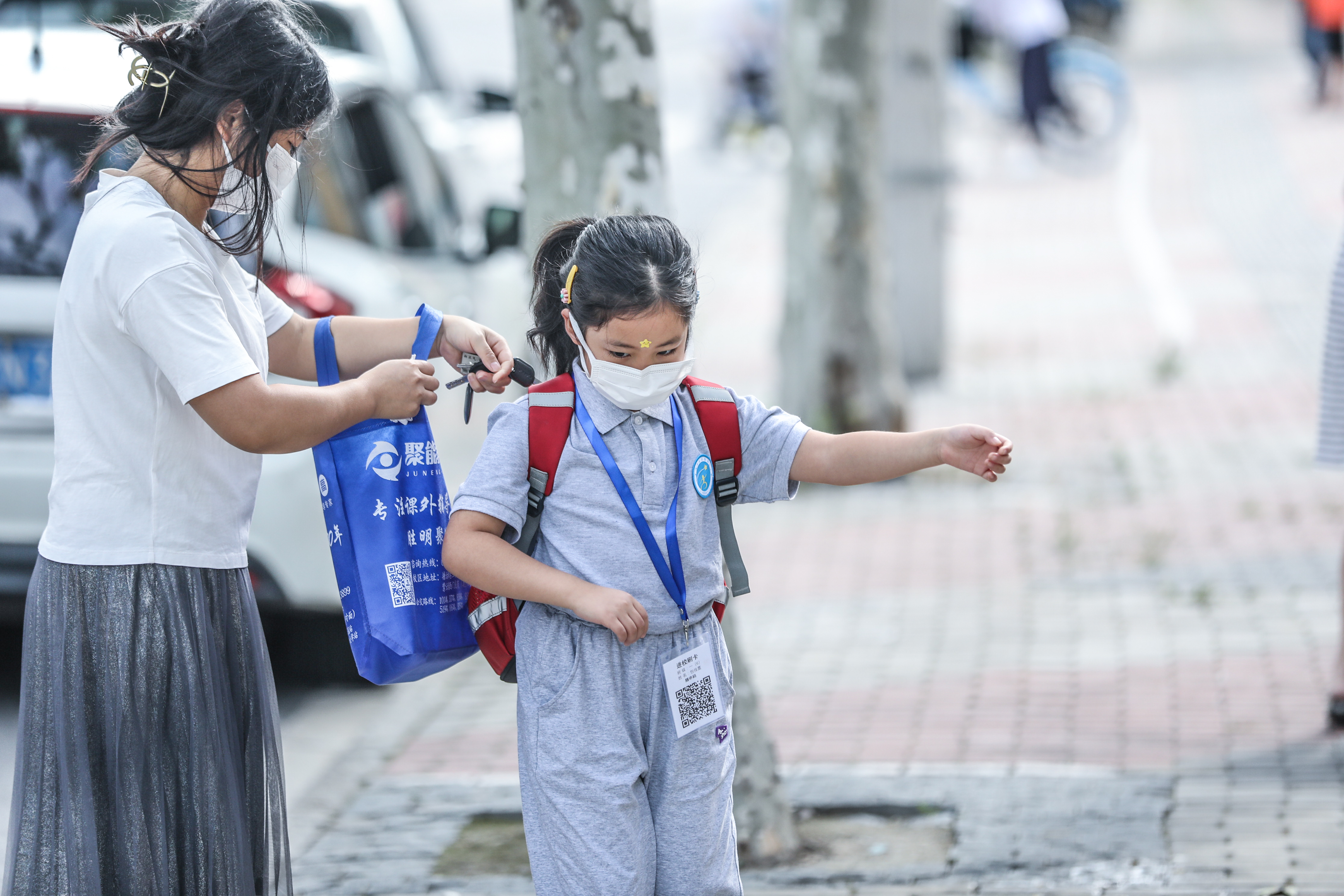 图说│开学快乐上海百万中小学生重返校园开启安全有序新学期