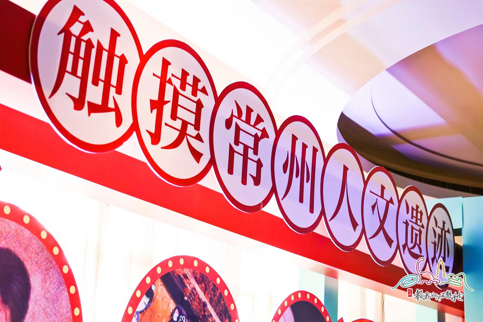 图为：巴特朝格图与边境派出所民警维修维护边境铁丝网  白玉泉摄.JPG