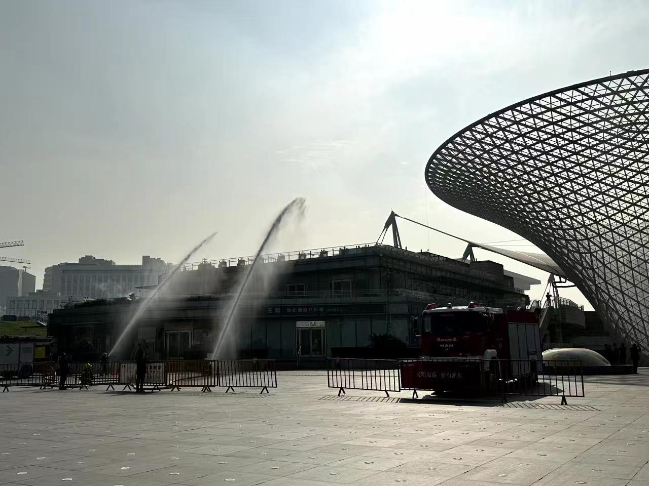 ④2019年6月，武警上海市总队执勤第四支队十中队指导员杨泽楠为色德村党员上党课.jpg