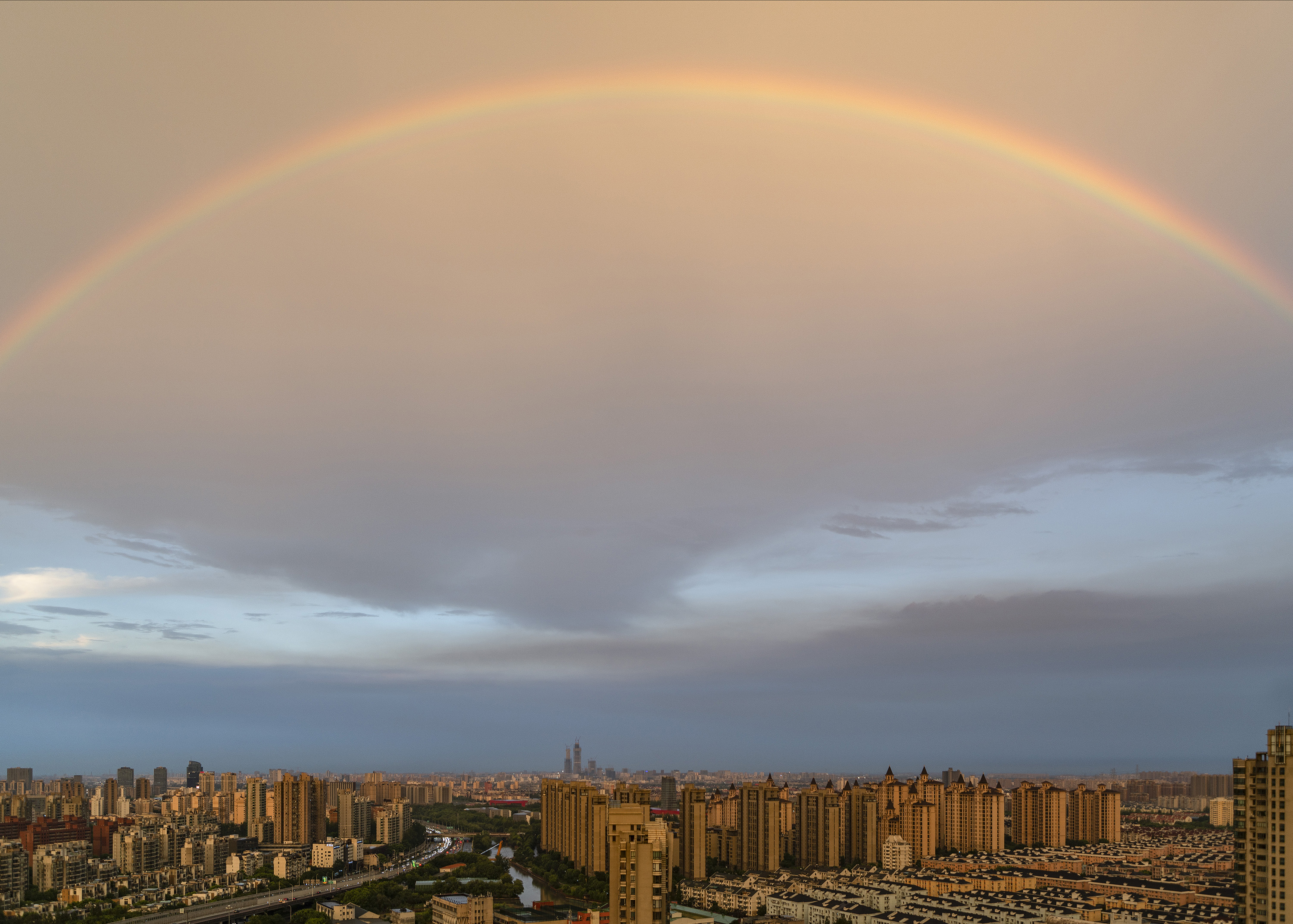 上海-东方城市花园二期天台-20220823彩虹 2.jpg