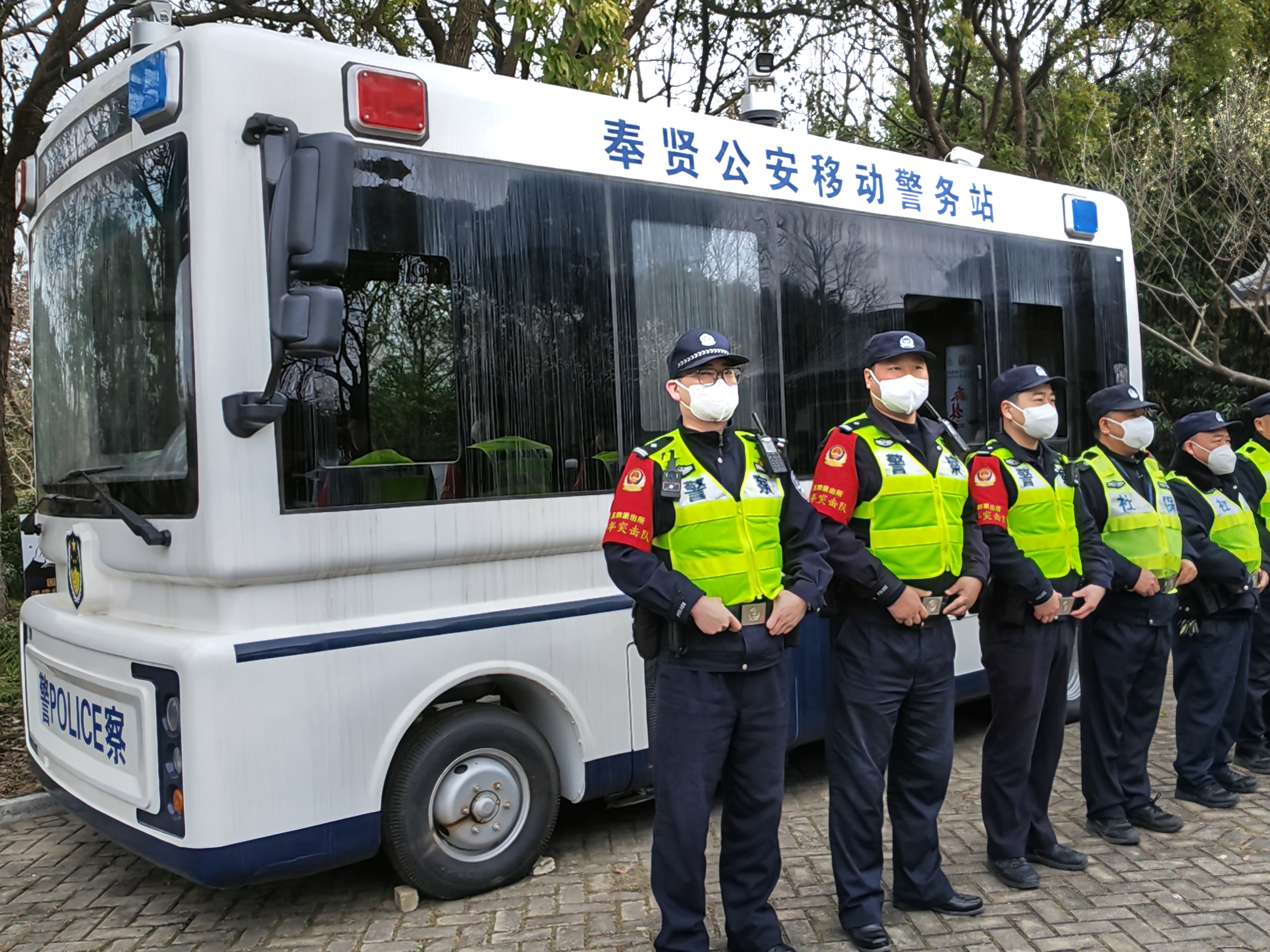 ⑥2020年5月底，指导员杨泽楠到与色德村武警八一爱民小学学生跳起当地民族舞生欢度六一.JPG