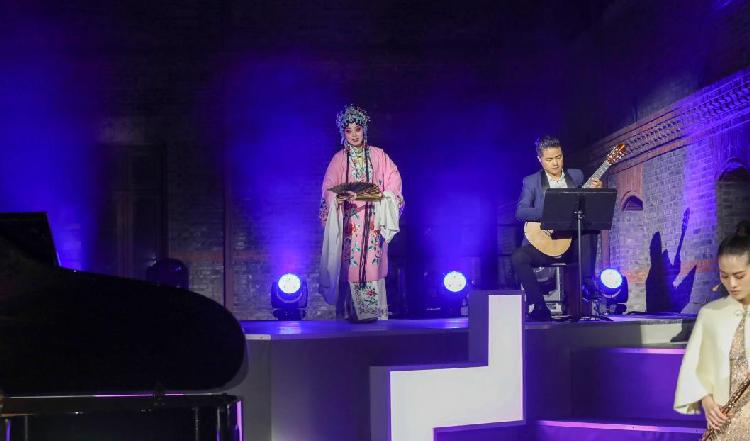 中西方音乐创想“跨时空”合奏，在沉浸式融合音乐会中寻声百年弄堂