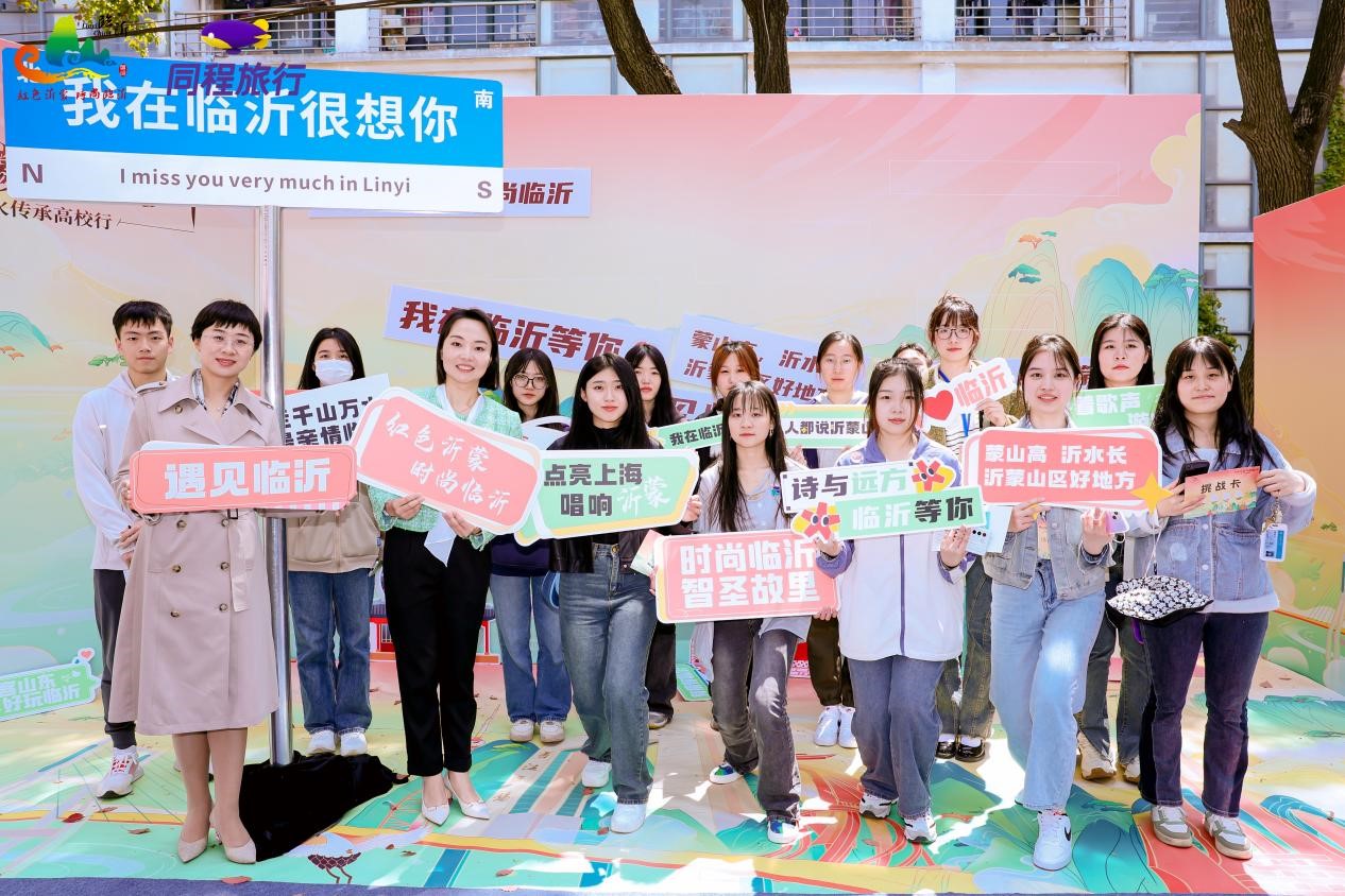 ⑥2020年5月底，指导员杨泽楠到与色德村武警八一爱民小学学生跳起当地民族舞生欢度六一.JPG