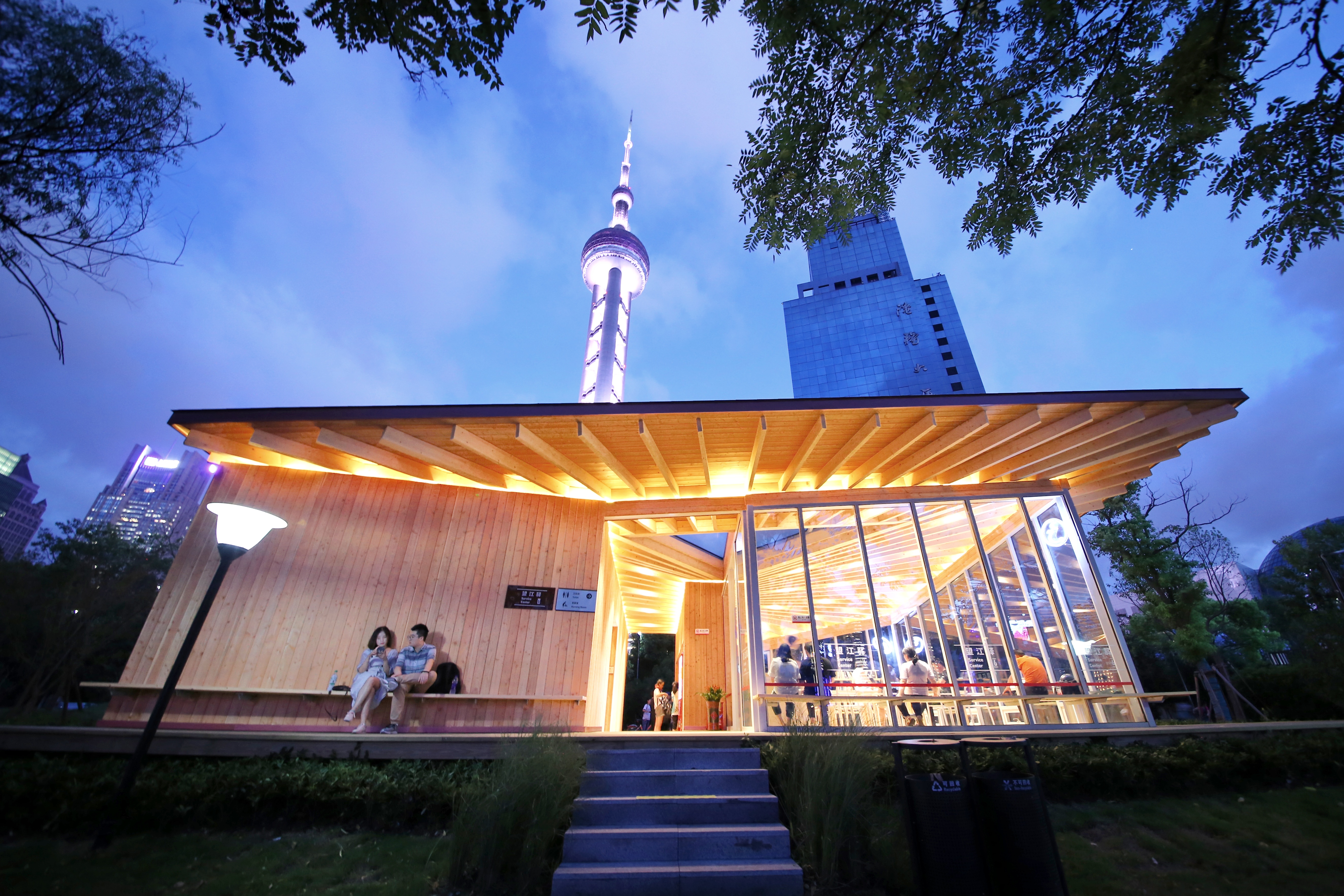 浦东滨江6号驿站夜景 吴庆东 图.jpg 浦东滨江6号驿站夜景 吴庆东 图.jpg